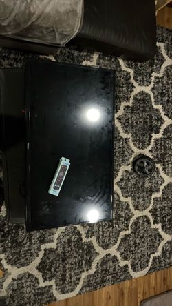 WiFi tv with wall mount