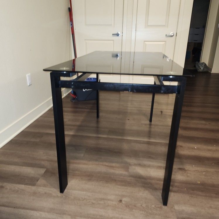 Yoglad Dining Table