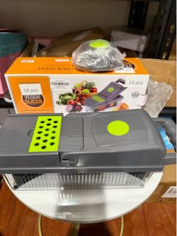 2/4 Multifunctional Vegetable Slicer