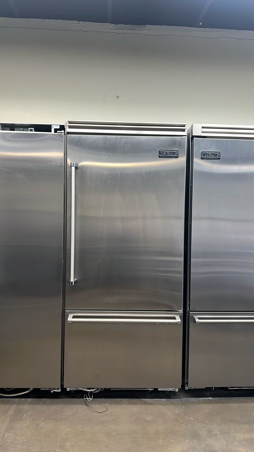 Viking 36”Wide Built In Bottom Freezer 5Series Refrigerator