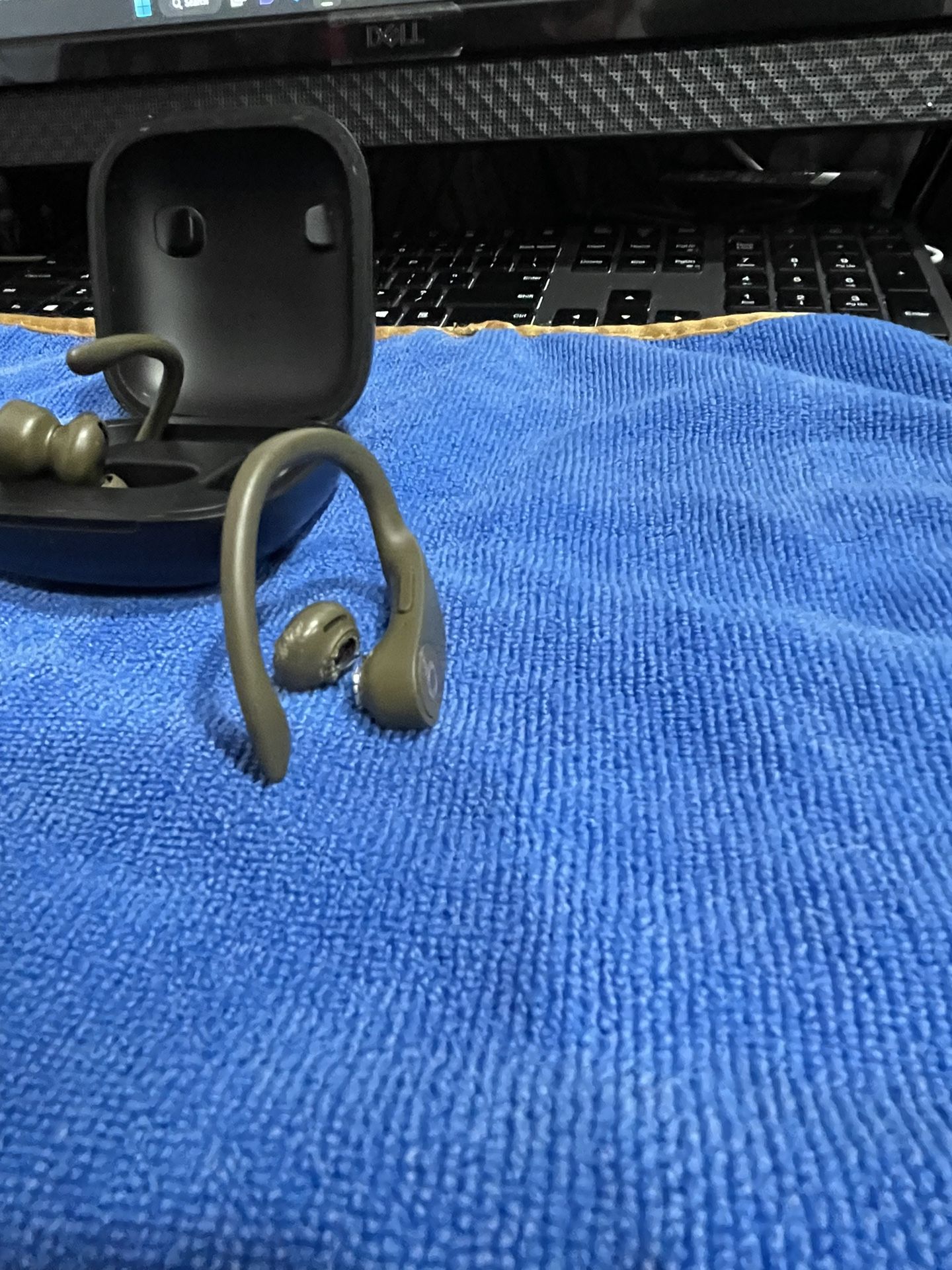 Powerbeats, Pro for Sale in Paramount, CA OfferUp