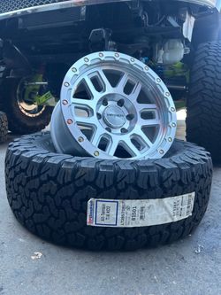 33’ BFGoodrich KO2 & 17’ Mayhem