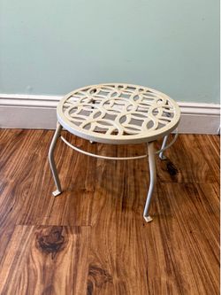Metal plant stand