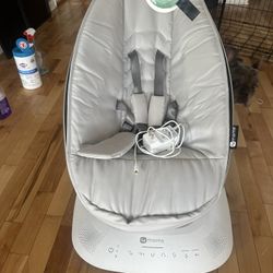 4moms mamaRoo® multi-motion baby swing®