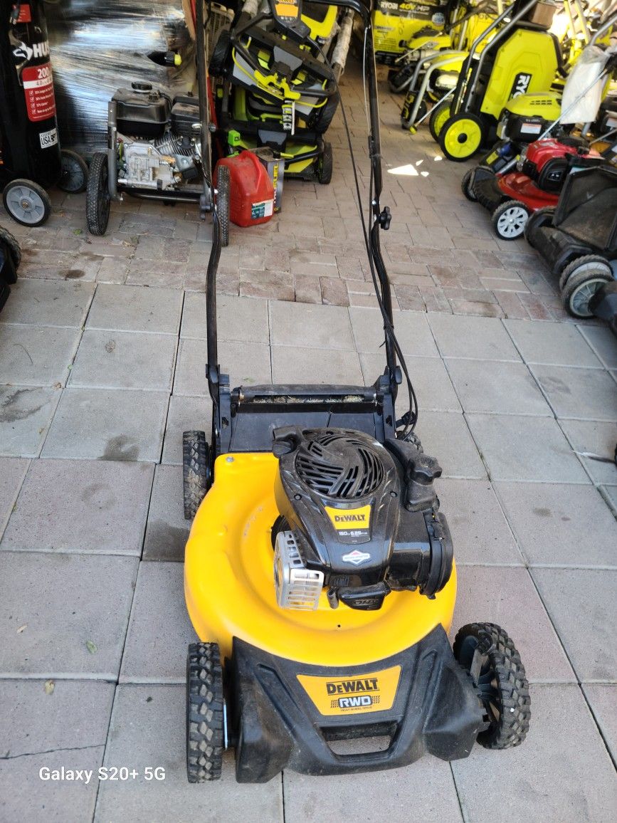 Dewalt 21-in 2-in-1 Gas Self Propelled Walk Behind Lawn Mower 