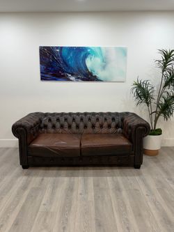 FREE DELIVERY 🚚 CHESTERFIELD LEATHER LOVESEAT COUCH GOOD CONDITION