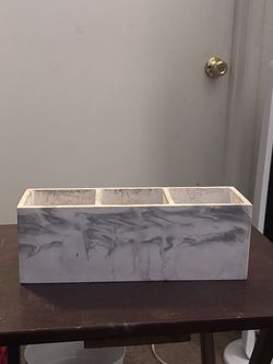 Makeup brush holder