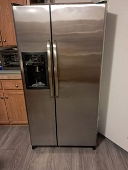 GE 34" inch Width Stainless Steel Refrigerator $400