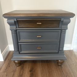 Refurbished Wooden End Table/ Nightstand 