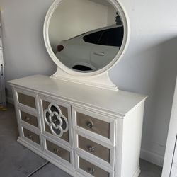 Dresser with Mirror And Chest Set 