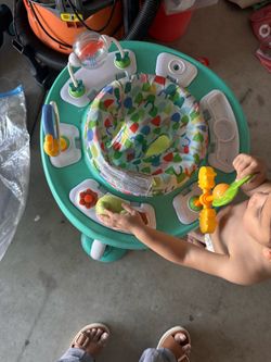 Baby stand and play