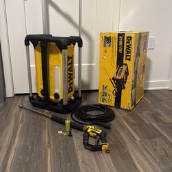 DEWALT 2100 PSI 1.2 GPM 13 Amp Cold Water Electric Pressure Washer with Internal Equipment Storage
