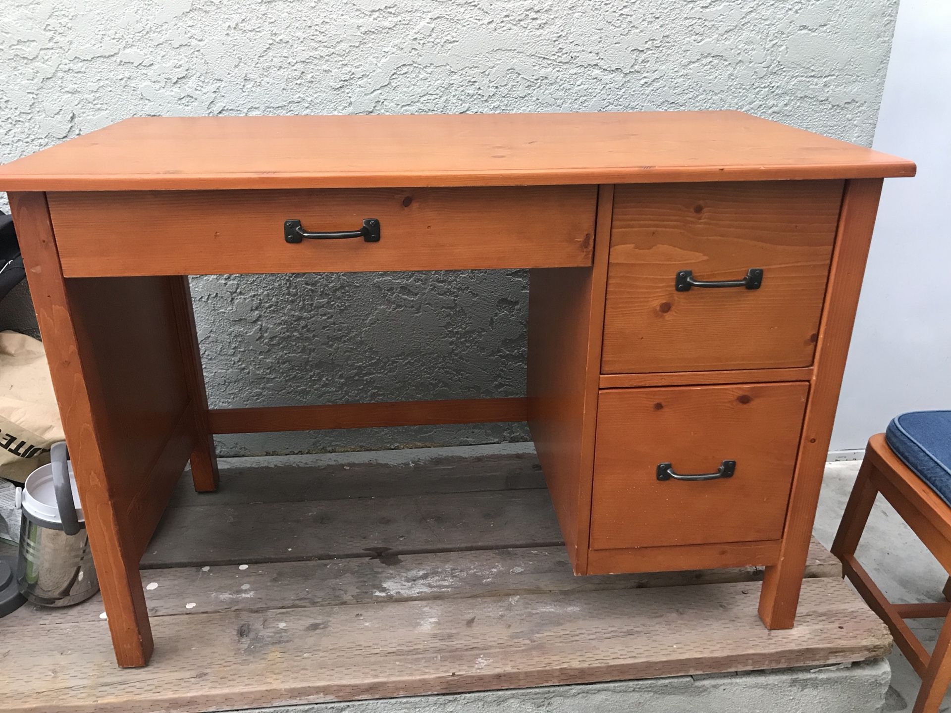 Pottery Barn kids Kendall Desk Rustic Sun Valley Honey and chair