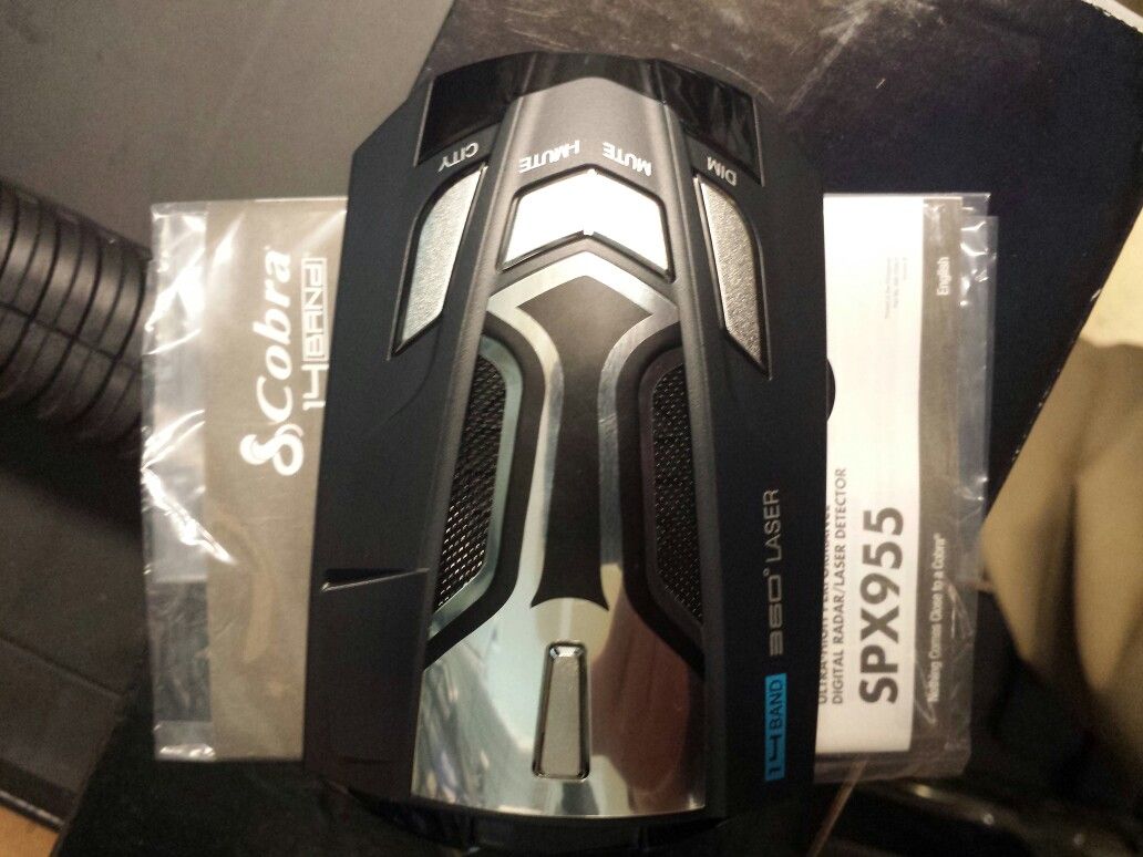 Cobra Spx955 radar detector. Cable's & mount. Spring tx