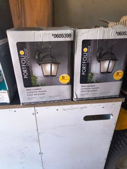 Outdoor wall lantern