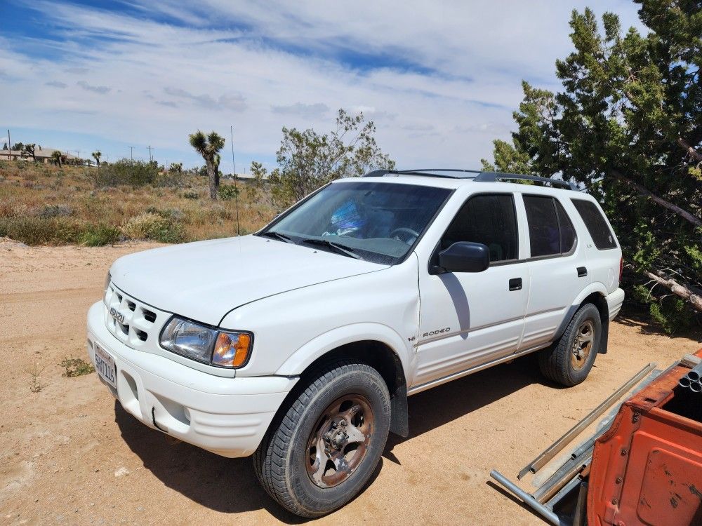 2000 Isuzu Rodeo for Sale in Phelan, CA - OfferUp