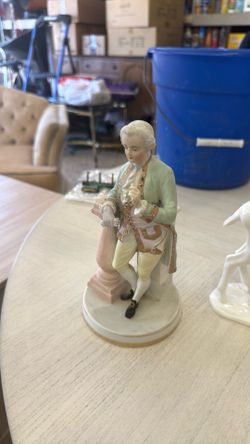 Meisssen collectible porcelain statue