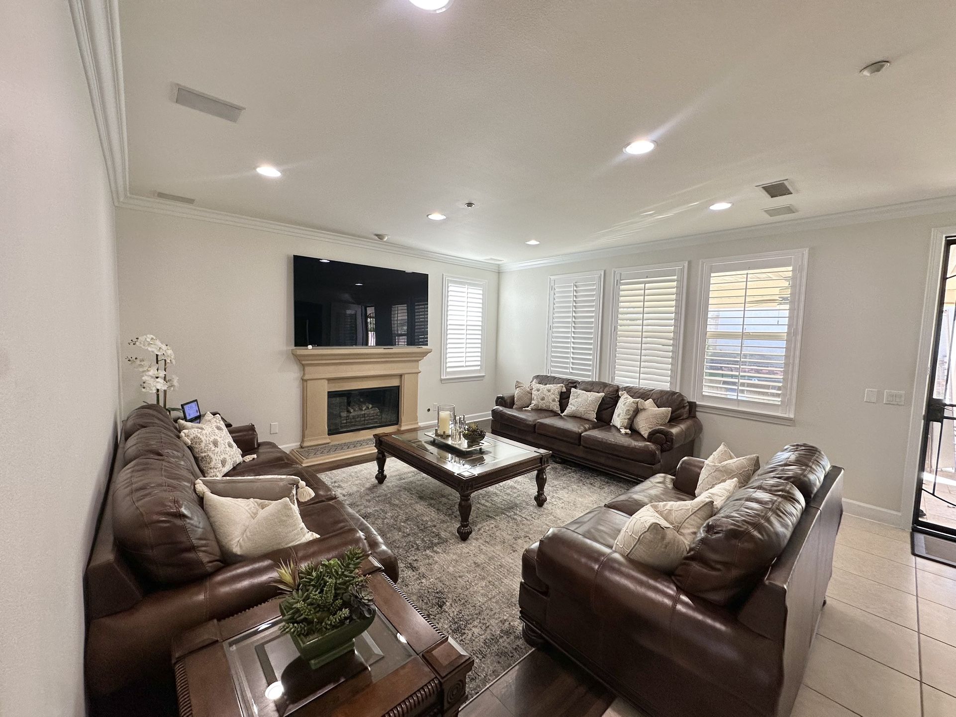 Amazing Offer For Beautiful Leather Sofas And Loveseat Family Room Set