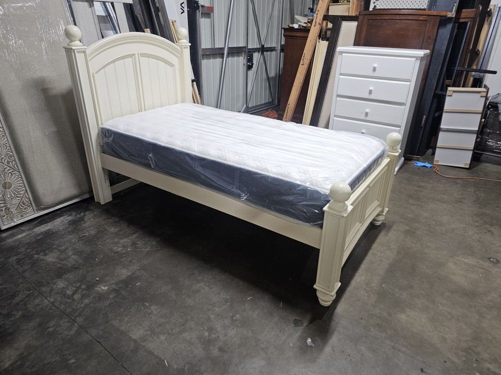 Twin XL bed And Stearns And Foster Mattress