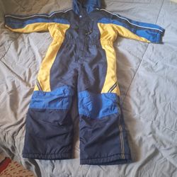 New Old Navy Sn̈ow Overals Size 4T