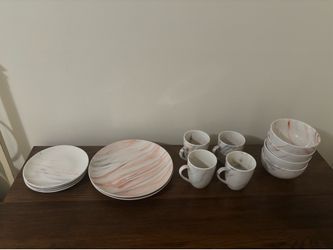 Dinnerware set multicolored