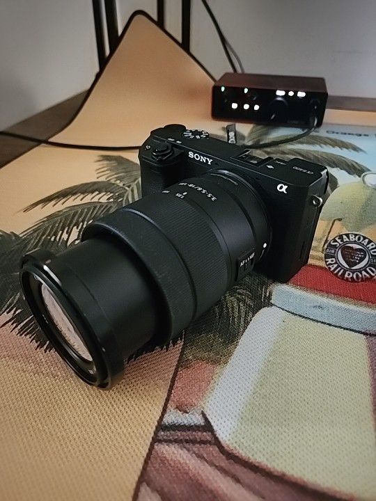 SONY A6400 W/ 18-135 KIT LENS