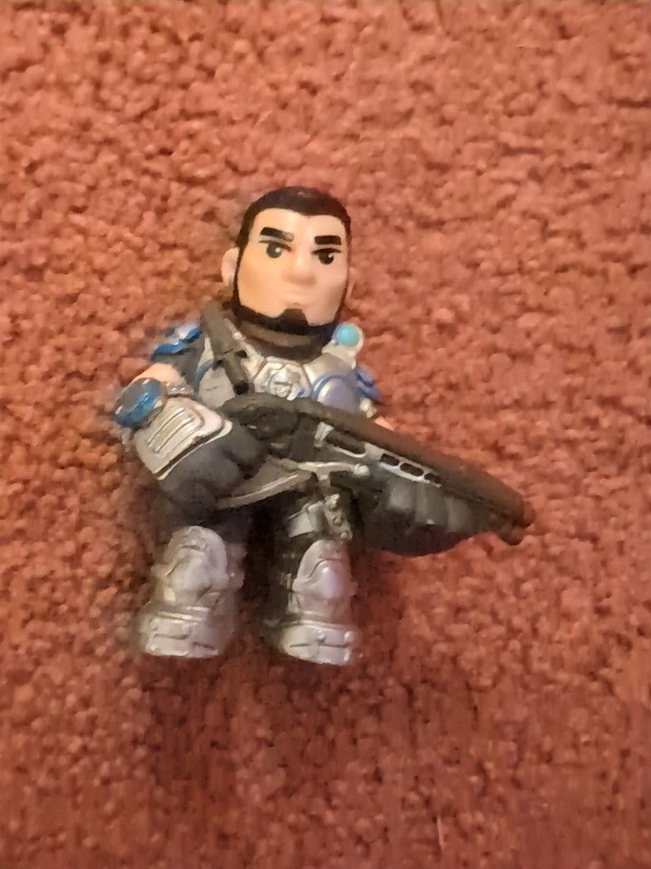 Gears Of War Dominic Santiago Figure