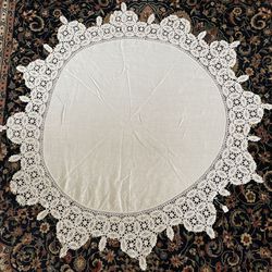 Vintage Linen Crochet Lace Round Tablecloth 47”