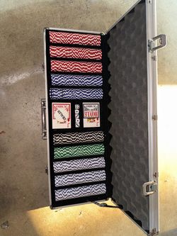 Poker set new open box 500 chips