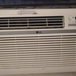 LG 10,000 BTU AIR CONDITIONER 
