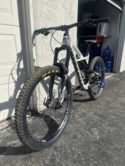 $1500 Specialized Enduro Expert Carbon Size M 11SPD