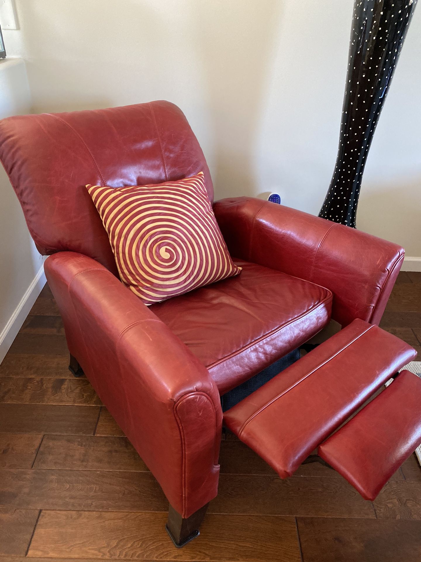 LazyBoy Recliner Genuine Leather for Sale in Scottsdale, AZ OfferUp