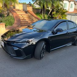 2025 Toyota Camry SE – 22K Miles – Clean Title – Toyota Platinum Warranty Included