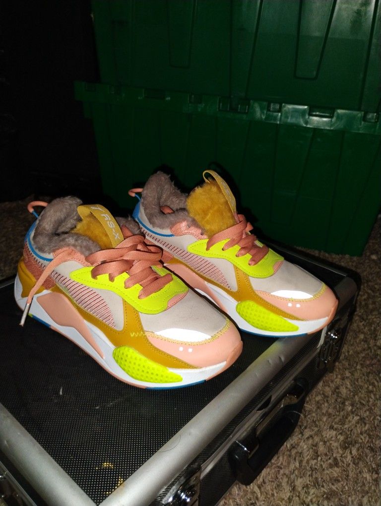 Puma Cozies , Women's Sz 8
