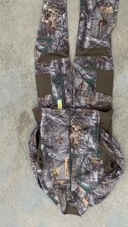 Hunting Suit – Realtree Camo, XL Top & L Large Bottom