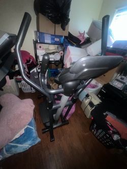 Elliptical Trainer Exercise Machine