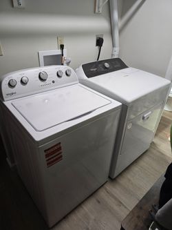 Whirlpool Washer & Dryer Brand New Hardly Used. Both Come With 3 Year Warranty!