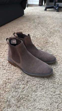 Clark’s men’s Chelsea boots size 9