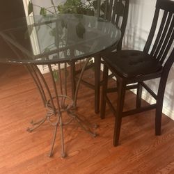Luxury glass table Plus 2 High Chairs 