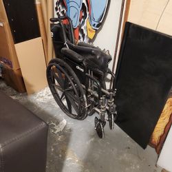 Foldable wheelchair - moving MUST SELL, BEST OFFER OK