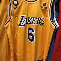 Lakers LeBron James jersey