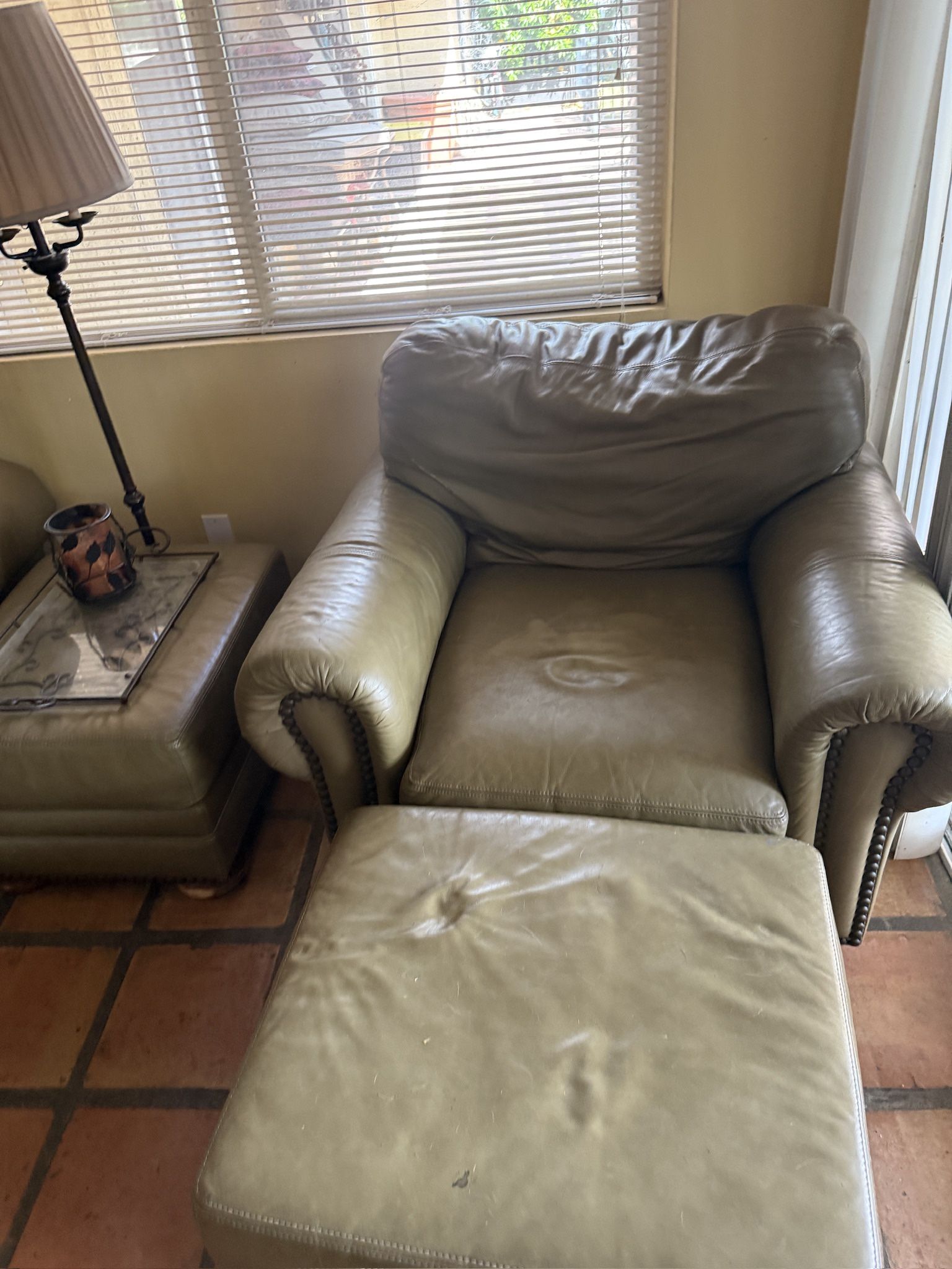 2 Oversized Chairs And Footrests 