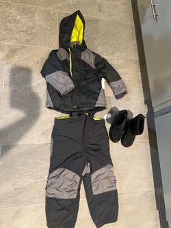 3 years old kid's winter outfits with the boots