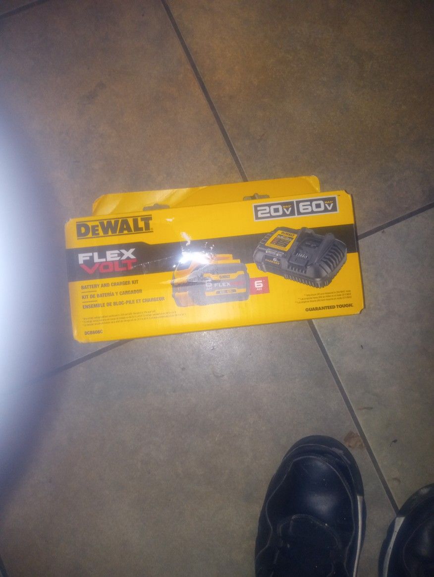 DeWalt Battery And Charger Kit