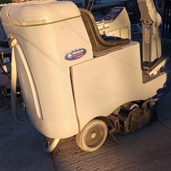 Advance Carpet Cleaner 36 Volts