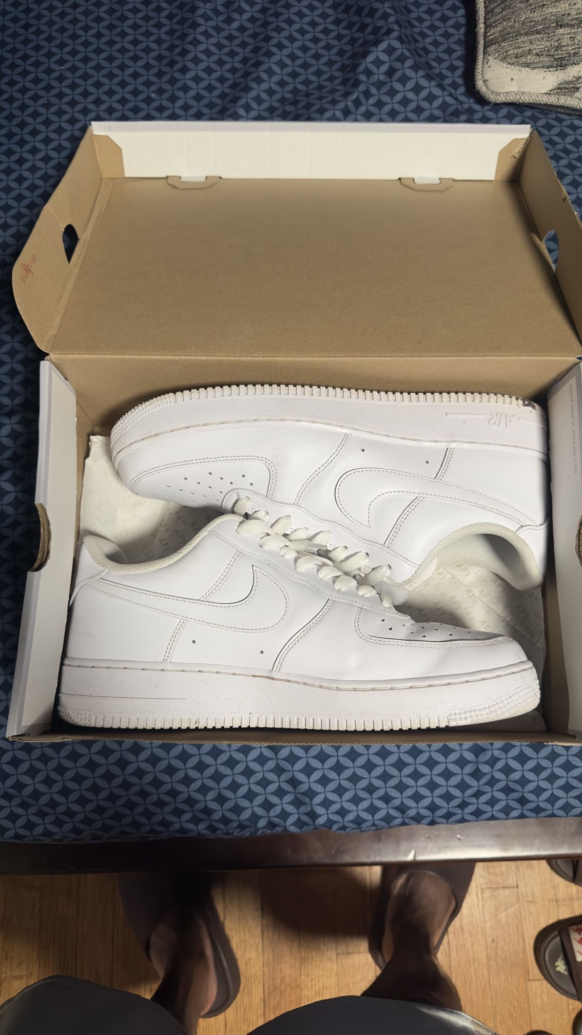 white AF1s