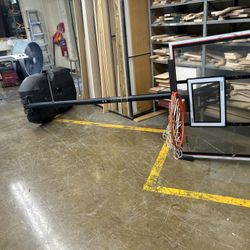 Like New Spalding Adjustable Basketball Hoop