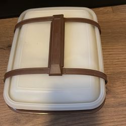 Tupperware lunchbox set complete
