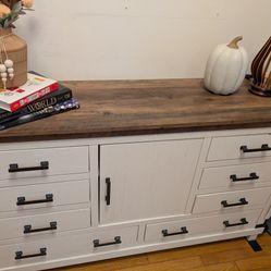 New Farmhouse 8 DRAWER Dresser 