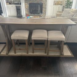 Beautiful high-top table + 3 stools set!